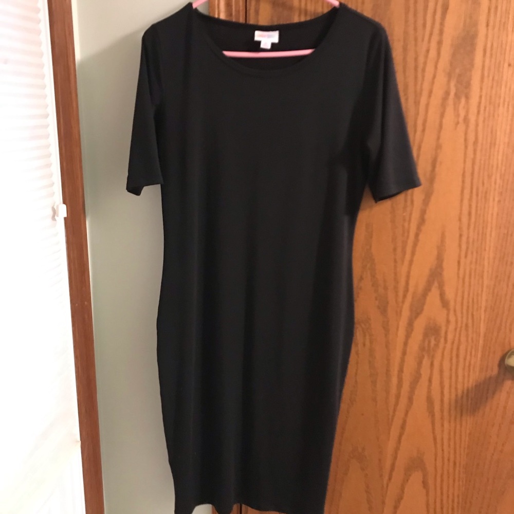 Lularoe medium black Julia NWOT
